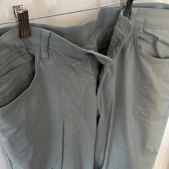 Faherty 5 pocket movement pant - Sage - 34” - Picture 2 of 3